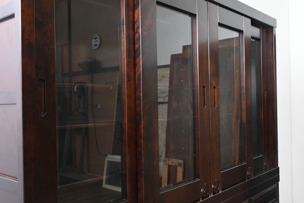 中古　超美品　星野民芸(星野民藝)　御所車と縦格子の引き戸が特徴の重厚な高山式食器棚　(R-091961)