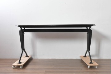 イタリアヴィンテージ　1960年頃　Olivetti(オリヴェッティ)　Arco Desk(アルコデスク)　直線的なフォルムが魅力のモダンなデスク　(R-091970)