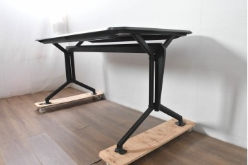 イタリアヴィンテージ　1960年頃　Olivetti(オリヴェッティ)　Arco Desk(アルコデスク)　直線的なフォルムが魅力のモダンなデスク　(R-091970)