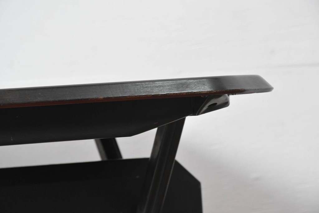 イタリアヴィンテージ　1960年頃　Olivetti(オリヴェッティ)　Arco Desk(アルコデスク)　直線的なフォルムが魅力のモダンなデスク　(R-091970)