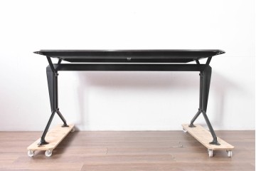 イタリアヴィンテージ　1960年頃　Olivetti(オリヴェッティ)　Arco Desk(アルコデスク)　直線的なフォルムが魅力のモダンなデスク　(R-091970)