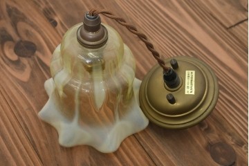 ヨーロッパアンティーク　1940年頃　淡いイエローの色合いと花びらのようなフリルが美しいペンダントライト　(R-091988)