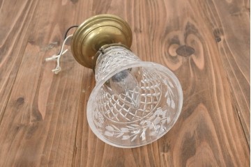 中古　アンティーク調　真鍮製　草花模様のエッチングがかわいらしいガラスシェードのシーリングライト　(R-091989)