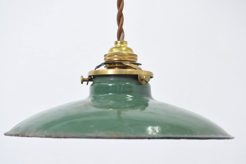 《引っ掛けシーリング式ペンダントライト加工費込み》　和製アンティーク　昭和初期から昭和中期　深みのあるグリーンがレトロなホーロー製ペンダントライト　(R-091990)