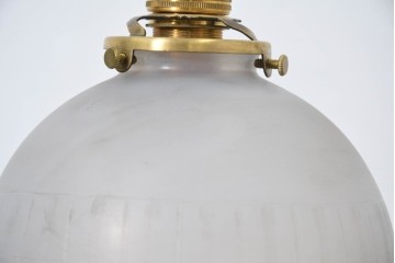 《引っ掛けシーリング式ペンダントライト加工費込み》　和製アンティーク　昭和初期　オパールガラスの柔らかな色味と繊細な縦縞模様が魅力のペンダントライト　(R-091993)