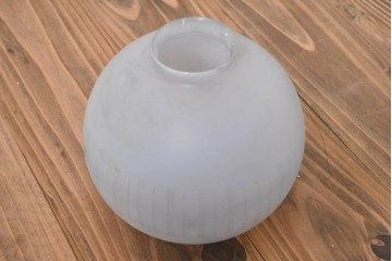 《引っ掛けシーリング式ペンダントライト加工費込み》　和製アンティーク　昭和初期　オパールガラスの柔らかな色味と繊細な縦縞模様が魅力のペンダントライト　(R-091993)