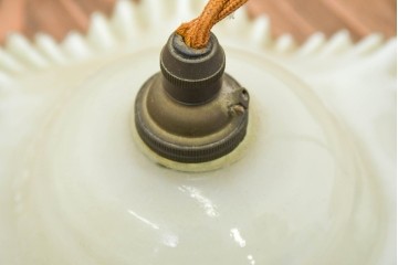 イギリスヴィンテージ　1950年頃　フリルと淡いグリーンが可愛らしいペンダントライト　(R-092007)