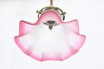 《引っ掛けシーリング式ペンダントライト加工費込み》　イギリスヴィンテージ　花びらのようなフリルが愛らしいペンダントライト　(R-092101)