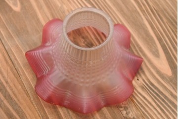 《引っ掛けシーリング式ペンダントライト加工費込み》　イギリスヴィンテージ　花びらのようなフリルが愛らしいペンダントライト　(R-092101)