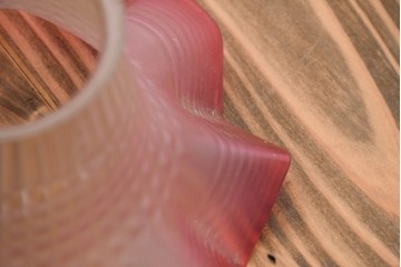 《引っ掛けシーリング式ペンダントライト加工費込み》　イギリスヴィンテージ　花びらのようなフリルが愛らしいペンダントライト　(R-092101)