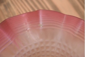 《引っ掛けシーリング式ペンダントライト加工費込み》　イギリスヴィンテージ　花びらのようなフリルが愛らしいペンダントライト　(R-092101)