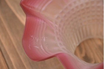 《引っ掛けシーリング式ペンダントライト加工費込み》　イギリスヴィンテージ　花びらのようなフリルが愛らしいペンダントライト　(R-092101)