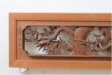 ヴィンテージ建具　井波彫刻　晴雲作　躍動感のある梅の花と竹が美しい両面彫刻欄間　(R-092394)
