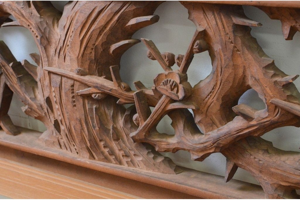 ヴィンテージ建具　井波彫刻　晴雲作　躍動感のある梅の花と竹が美しい両面彫刻欄間　(R-092394)