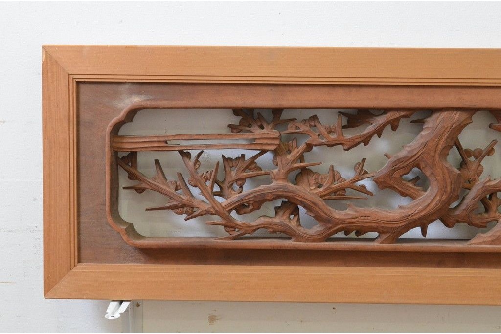ヴィンテージ建具　井波彫刻　晴雲作　躍動感のある梅の花と竹が美しい両面彫刻欄間　(R-092394)