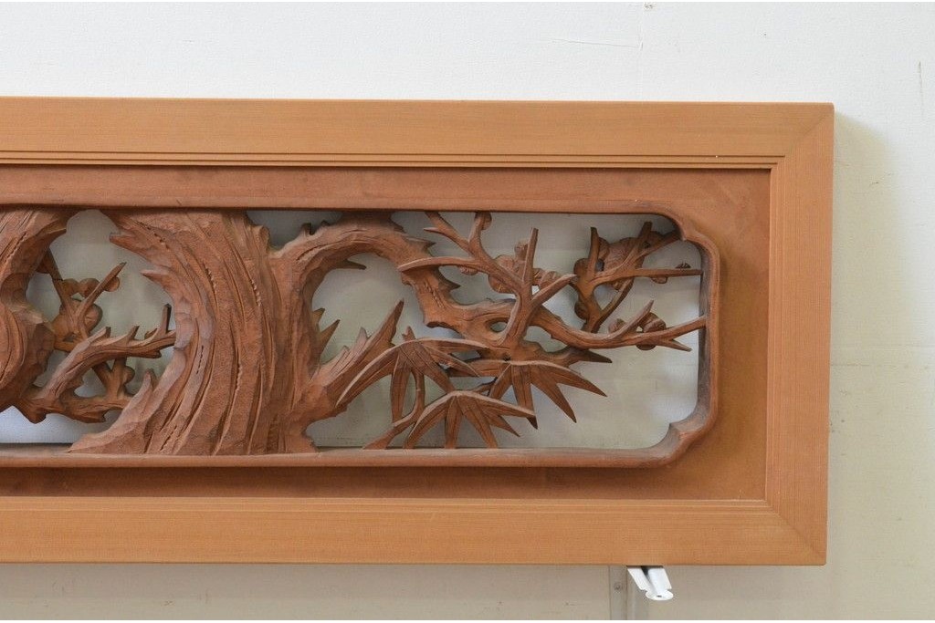 ヴィンテージ建具　井波彫刻　晴雲作　躍動感のある梅の花と竹が美しい両面彫刻欄間　(R-092394)