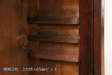 戸棚をリペア&カスタム!可動式の棚板を1枚追加し、1トーン落ち着いた色味に着色し仕上げ。(収納棚、リビングボード)