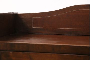 戸棚をリペア&カスタム!可動式の棚板を1枚追加し、1トーン落ち着いた色味に着色し仕上げ。(収納棚、リビングボード)