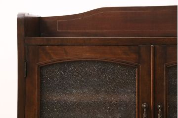 戸棚をリペア&カスタム!可動式の棚板を1枚追加し、1トーン落ち着いた色味に着色し仕上げ。(収納棚、リビングボード)