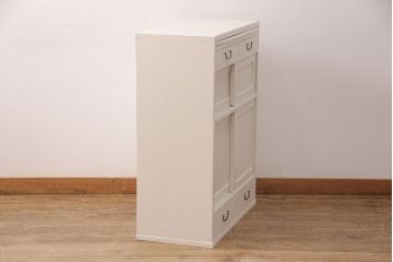 キャビネットをリペア&カスタム!背面板で上下段の継ぎ目をカバー。背面までアンティークホワイトでペイント仕上げ。(収納棚、戸棚)