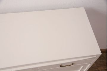 キャビネットをリペア&カスタム!背面板で上下段の継ぎ目をカバー。背面までアンティークホワイトでペイント仕上げ。(収納棚、戸棚)