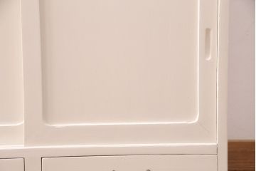 キャビネットをリペア&カスタム!背面板で上下段の継ぎ目をカバー。背面までアンティークホワイトでペイント仕上げ。(収納棚、戸棚)