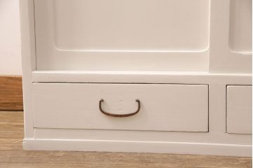 キャビネットをリペア&カスタム!背面板で上下段の継ぎ目をカバー。背面までアンティークホワイトでペイント仕上げ。(収納棚、戸棚)