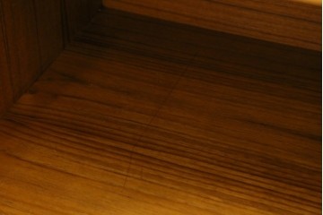 デンマークヴィンテージ　美品　Dyrlund(デューロン)　チーク材　丸みのあるシルエットが美しいシャッター扉(蛇腹扉)のサイドボード　(S-086930)
