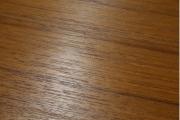 デンマークヴィンテージ　美品　Dyrlund(デューロン)　チーク材　丸みのあるシルエットが美しいシャッター扉(蛇腹扉)のサイドボード　(S-086930)