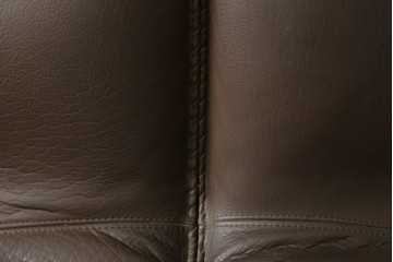 デンマークヴィンテージ　超美品!!　BERG Furniture(ベルグファニチャー)　しっかりとした本革シートと脚部のデザインが魅力の3人掛けソファ　(S-086931)