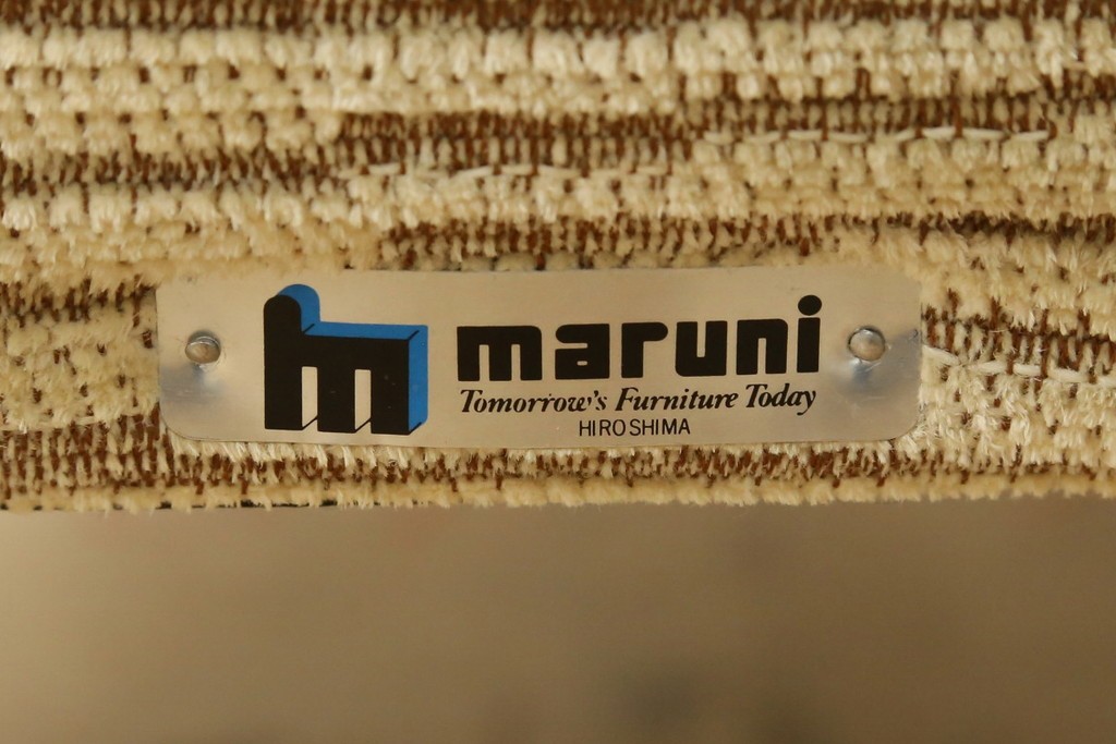 和製ヴィンテージ　美品　maruni(マルニ木工)　オールドマルニ(青ロゴ・mロゴ)　曲木アームが優美な1人掛けソファ　(S-088176)
