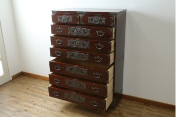 中古　美品　岩谷堂箪笥　最高級ライン!　木地呂塗り　手打ち牡丹金具　職人技の粋をつくした贅沢な二段重ね衣装箪笥　(S-090339)
