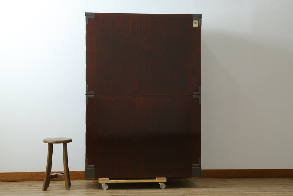 中古　美品　岩谷堂箪笥　最高級ライン!　木地呂塗り　手打ち牡丹金具　職人技の粋をつくした贅沢な二段重ね衣装箪笥　(S-090339)