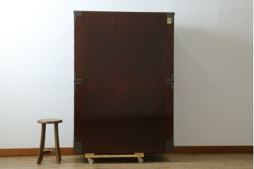中古　美品　岩谷堂箪笥　最高級ライン!　木地呂塗り　手打ち牡丹金具　職人技の粋をつくした贅沢な二段重ね衣装箪笥　(S-090339)