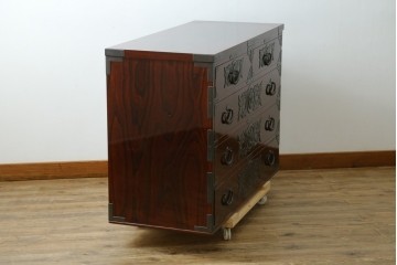 中古　美品　岩谷堂箪笥　最高級ライン!　木地呂塗り　手打ち牡丹金具　職人技の粋をつくした贅沢なチェスト　(S-090508)