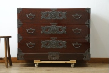 中古　美品　岩谷堂箪笥　最高級ライン!　木地呂塗り　手打ち牡丹金具　職人技の粋をつくした贅沢なローチェスト　(S-090509)
