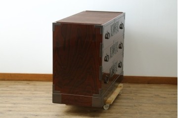 中古　美品　岩谷堂箪笥　最高級ライン!　木地呂塗り　手打ち牡丹金具　職人技の粋をつくした贅沢なローチェスト　(S-090509)