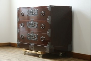 中古　美品　岩谷堂箪笥　最高級ライン!　木地呂塗り　手打ち牡丹金具　職人技の粋をつくした贅沢なローチェスト　(S-090509)