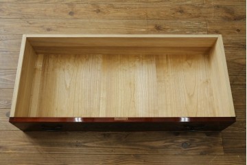 中古　美品　岩谷堂箪笥　最高級ライン!　木地呂塗り　手打ち牡丹金具　職人技の粋をつくした贅沢なローチェスト　(S-090509)