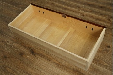 中古　美品　岩谷堂箪笥　最高級ライン!　木地呂塗り　手打ち牡丹金具　職人技の粋をつくした贅沢なローチェスト　(S-090509)