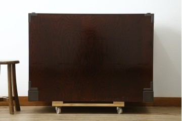 中古　美品　岩谷堂箪笥　最高級ライン!　木地呂塗り　手打ち牡丹金具　職人技の粋をつくした贅沢なローチェスト　(S-090509)