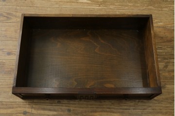 イギリスヴィンテージ　1960年頃から1970年頃　オーク材　連なる彫り装飾が目を引くライティングビューロー　(S-090513)