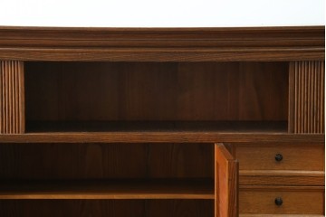 和製アンティーク　昭和初期　凝った作りの最高級品!!　三方欅(ケヤキ)材　シャッター扉(蛇腹)を備えた大正ロマン薫るキャビネット　(S-090514)