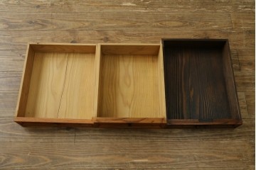 和製アンティーク　昭和初期　凝った作りの最高級品!!　三方欅(ケヤキ)材　シャッター扉(蛇腹)を備えた大正ロマン薫るキャビネット　(S-090514)