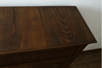 和製アンティーク　昭和初期　凝った作りの最高級品!!　三方欅(ケヤキ)材　シャッター扉(蛇腹)を備えた大正ロマン薫るキャビネット　(S-090514)