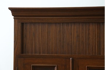和製アンティーク　昭和初期　凝った作りの最高級品!!　三方欅(ケヤキ)材　シャッター扉(蛇腹)を備えた大正ロマン薫るキャビネット　(S-090514)