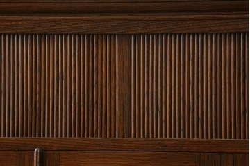 和製アンティーク　昭和初期　凝った作りの最高級品!!　三方欅(ケヤキ)材　シャッター扉(蛇腹)を備えた大正ロマン薫るキャビネット　(S-090514)