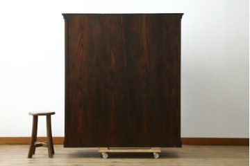 和製アンティーク　昭和初期　凝った作りの最高級品!!　三方欅(ケヤキ)材　シャッター扉(蛇腹)を備えた大正ロマン薫るキャビネット　(S-090514)