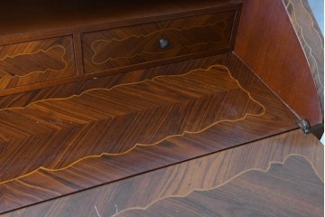 イタリアヴィンテージ　美品　象嵌の華やかな意匠が魅力のライティングビューロー　(S-090724)