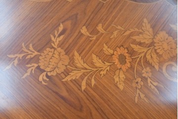 イタリアヴィンテージ　美品　象嵌の華やかな意匠が魅力のライティングビューロー　(S-090724)